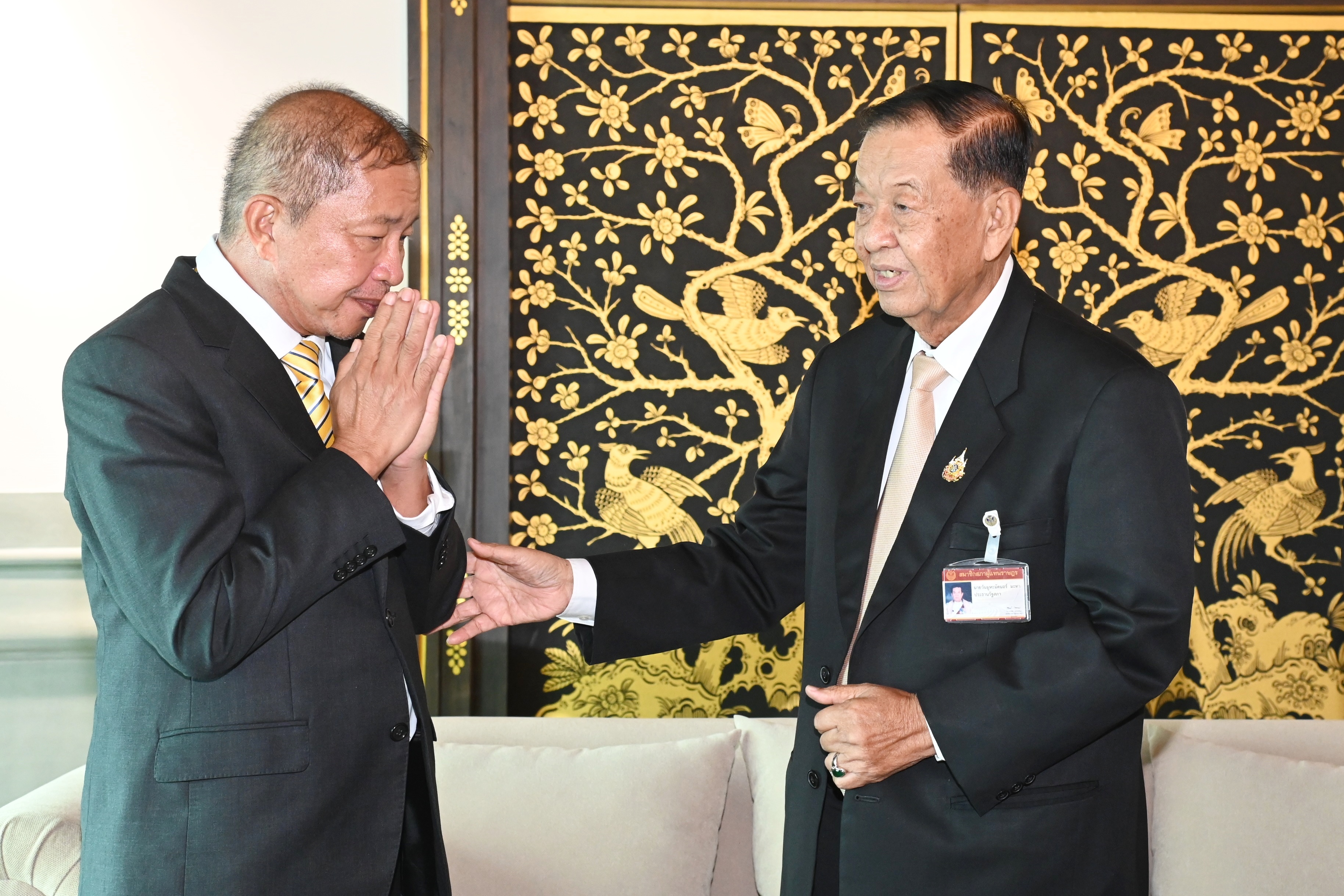 “มงคล” ประธานวุฒิสภา เข้าคารวะ พร้อมขอคำแนะนำการทำงานจาก “วันนอร์” 