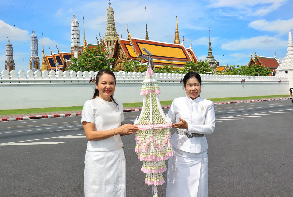 ออมสิน จัดโคมตราถวายเป็นพุทธบูชา เนื่องในวันวิสาขบูชา