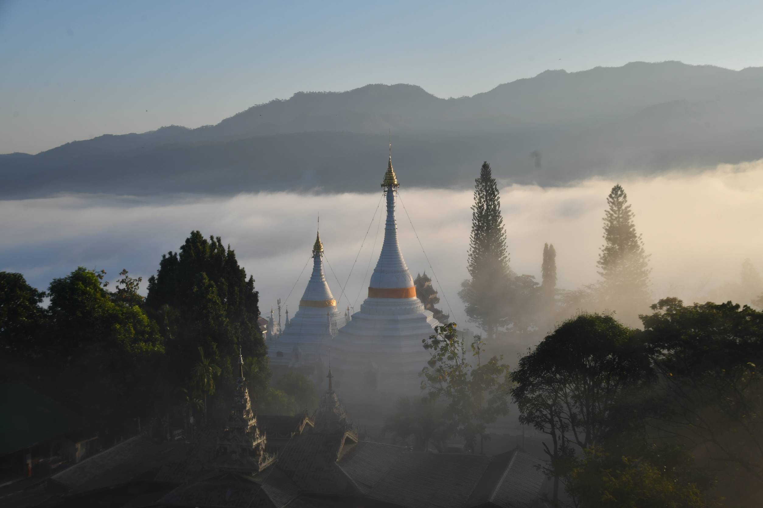 นทท.แห่สัมผัสแสงเช้าของวันที่3ของปี ที่วัดพระธาตุดอยกองมู​ ​จ.แม่ฮ่องสอน
