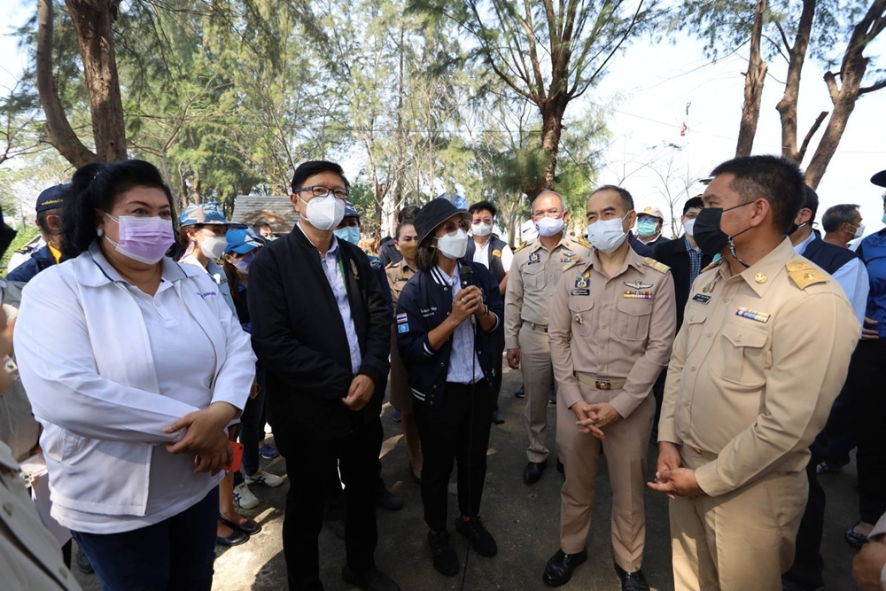 กมธ.วิสามัญฯ ตรวจสภาพพื้นที่ถูกคลื่นทะเลกัดเซาะชายฝั่ง เมืองประจวบฯ