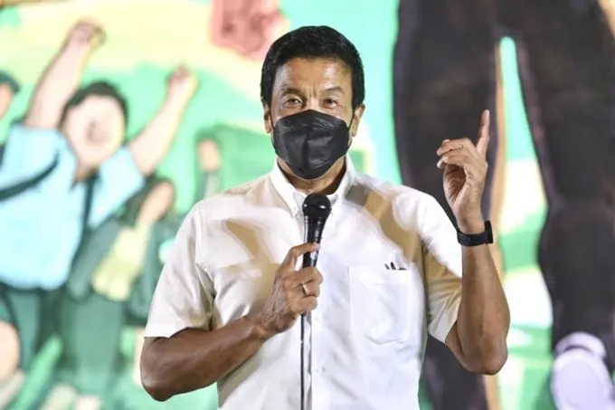 'ชัชชาติ' กำชับจนท.ติดตั้งสุขาเคลื่อนที่ ช่วยชาวบ้านอ่วมน้ำท่วมริมคลองเปรม