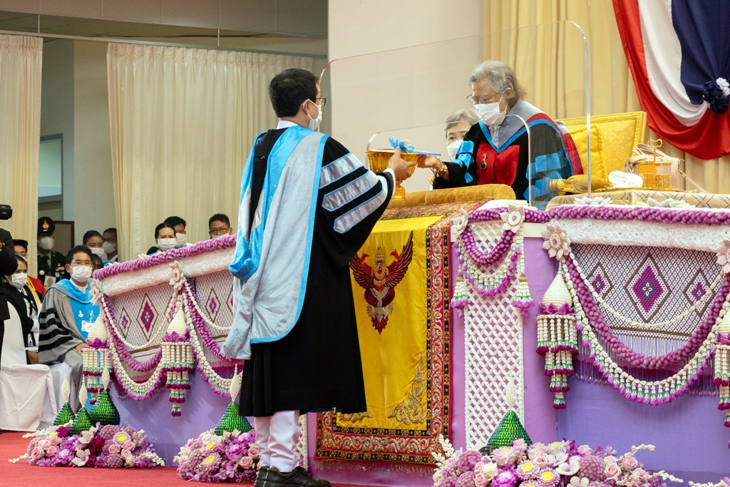 มรดกภูมิปัญญา งานศาสตร์ศิลป์ โนรา การแทงหยวก สู่พระแท่นที่ประทับพระราชทานปริญญาบัตร ม.ทักษิณ ปีการศึกษา 2566