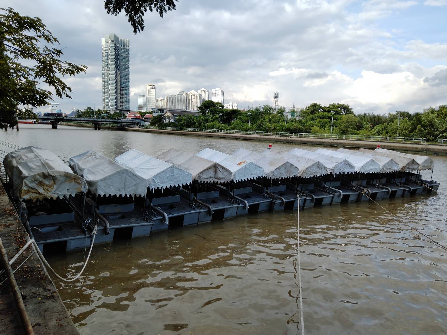 กองทัพเรือ เร่งติดตั้งเรือผลักดันมวลน้ำเหนือผ่านคลองลัดโพธิ์