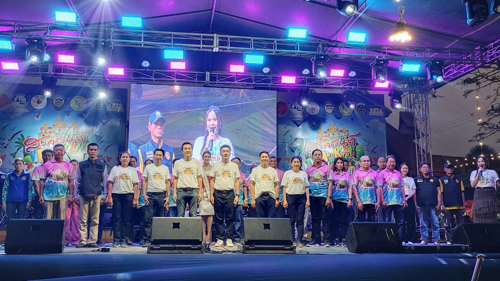 นักท่องเที่ยวนับหมื่นร่วมงาน เทศกาลประเพณีสงกรานต์ “มิวสิคเฟสติวัล บ้านกรูด ฟีลกู๊ด 2023”  