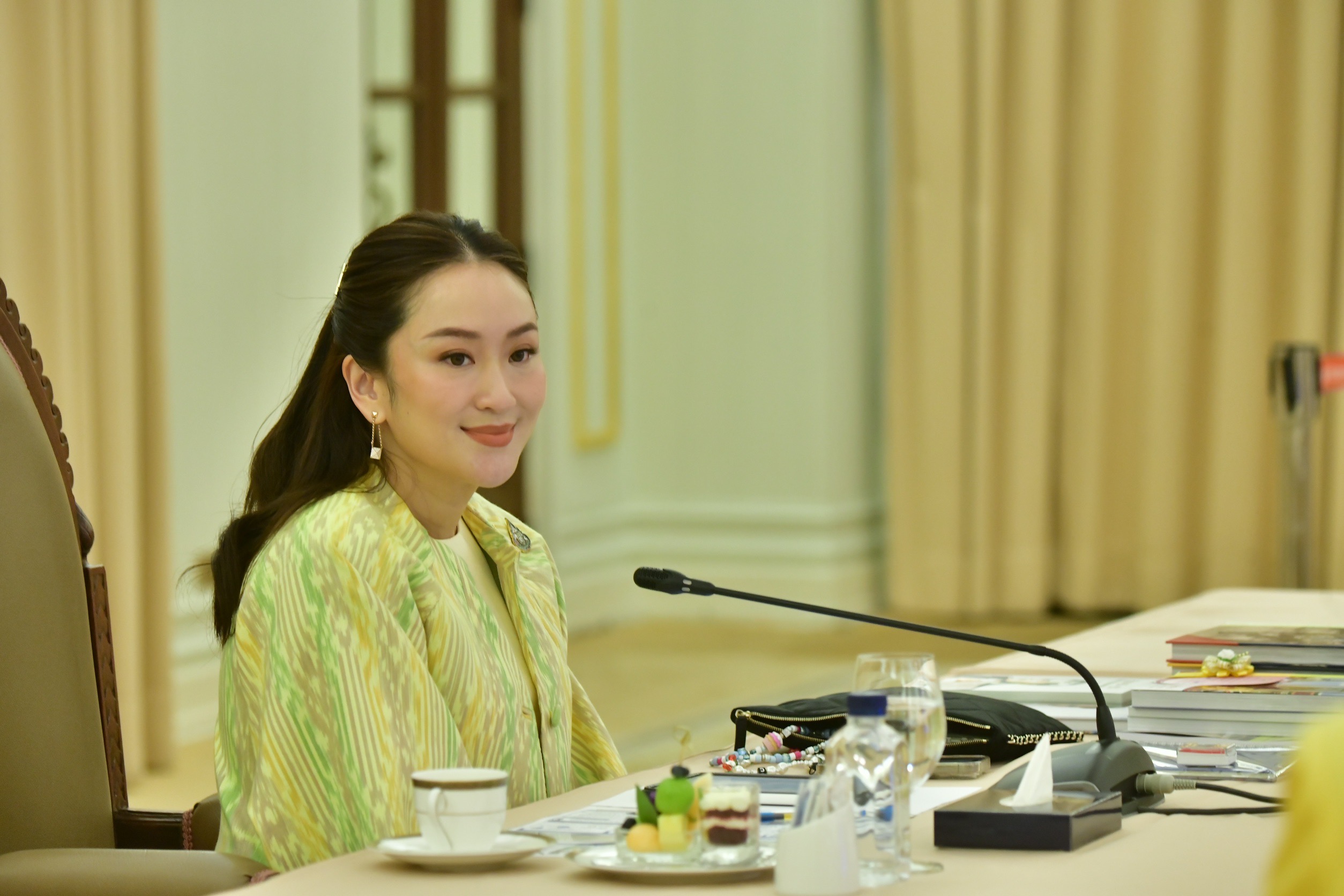 “แพทองธาร” ถกหัวหน้าส่วนราชการระดับกระทรวง บอกทุกคนเป็นเสาหลักบริหาร ปท. อย่าคิดว่านายกฯพบยาก ยินดีคุยนอกรอบ