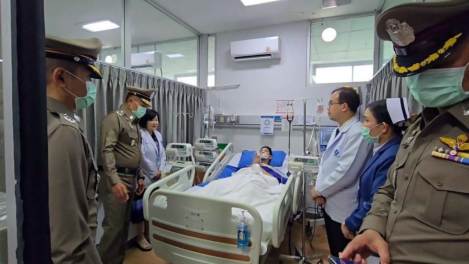 ศาลให้ประกัน “เสือ ดุสิต” พร้อมพวก! ผบช.ภ.1 รุดเยี่ยมเหยื่อถูกรุมกระทืบ แพทย์ต้องดูแลใกล้ชิด