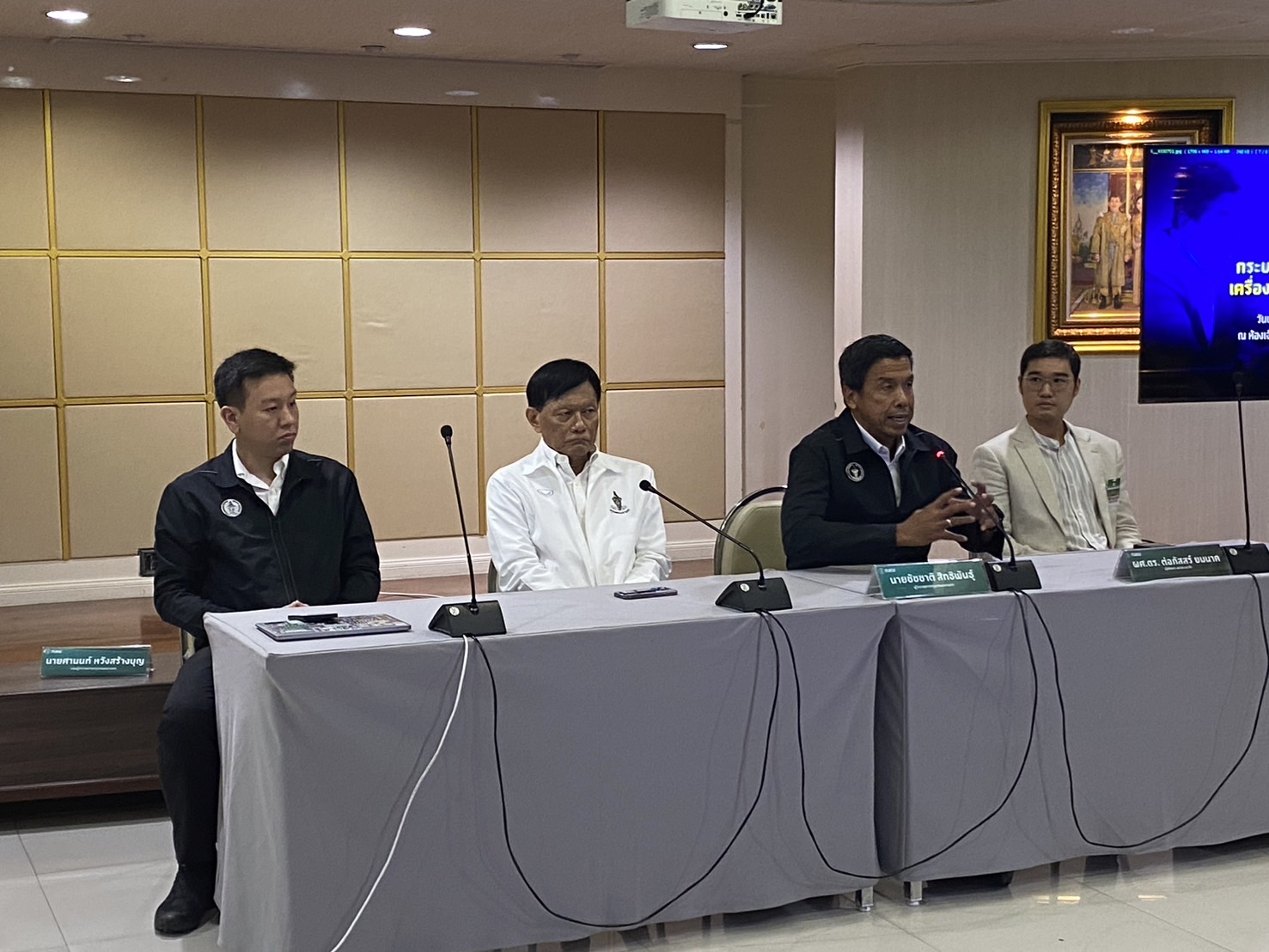 "ชัชชาติ" เสียงแข็ง ยืดอกพร้อมตรวจสอบ รับกรณีจัดซื้อเครื่องออกกำลังกายไม่รัดกุม