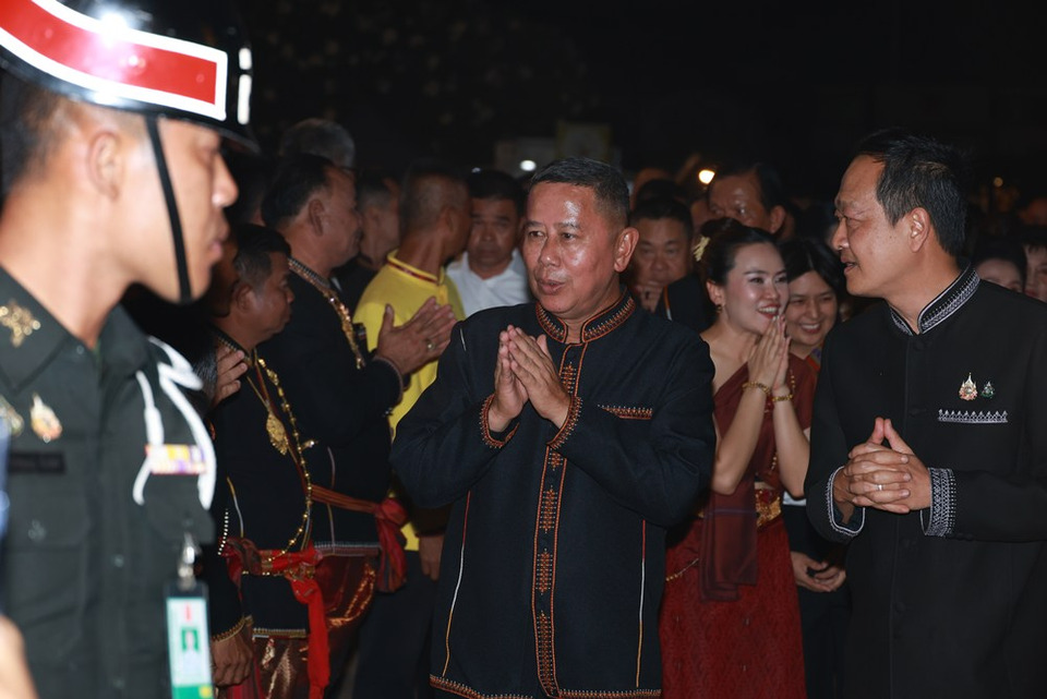 “บิ๊กดุลย์” ควง“เสธ.ทบ.-สส.กวาง”เปิดงานฟื้นฟูใจชาวกันทรลักษ์ ย้ำความปลอดภัยชายแดน หนุนท่องเที่ยว-เศรษฐกิจศรีสะเกษ