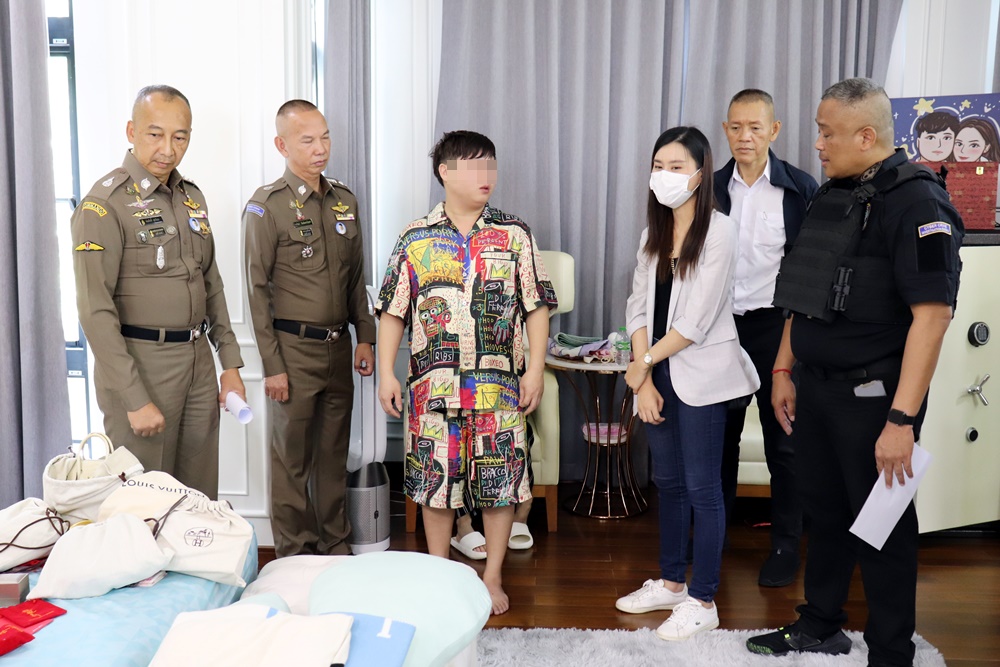 ล่าข้ามโลก!! บุกค้นบ้านหรูมูลค่า 60 ล. ทลายแก๊งจีนคริปโต เสียหายนับหมื่นล้าน 