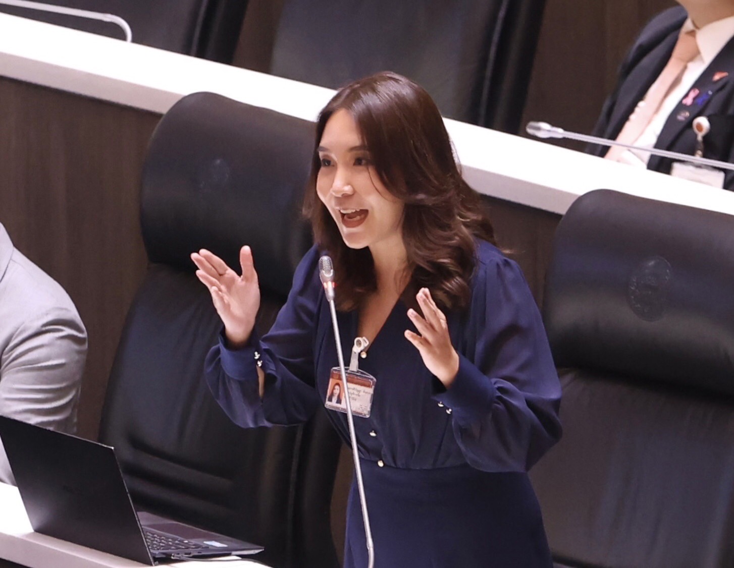 "ศิริกัญญา" สับรัฐตั้งงบฯ 68 เสพติดขาดดุลสูงในประวัติการณ์  ยุ "สำนักงบฯ" หั่นเงินซอฟต์พาวเวอร์ ไม่สนลูกใคร