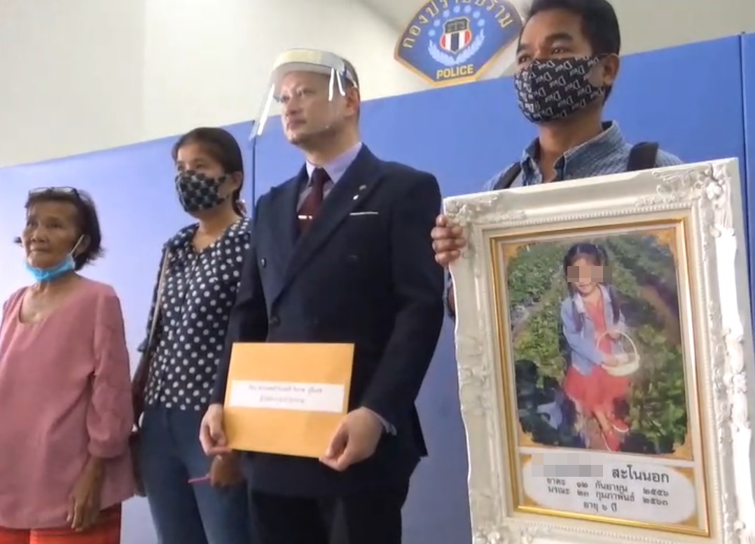 ครอบครัวเด็กหญิงวัย6ขวบถูกรถกระบะชนดับ ร้องกองปราบ