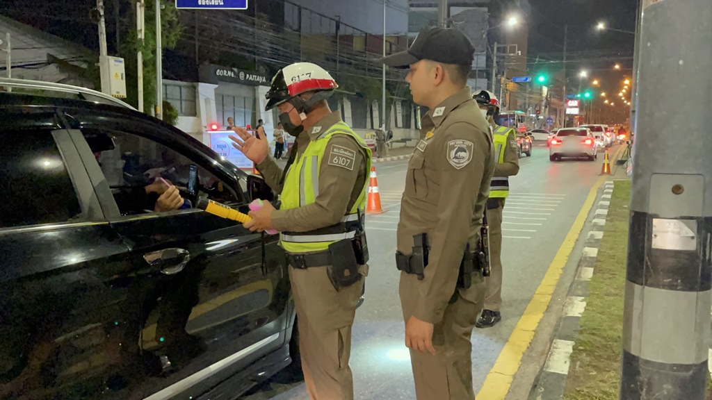 ตำรวจพัทยาตั้งด่าน 7 วันอันตราย เตือนประชาชน นักเที่ยว เมาไม่ขับ