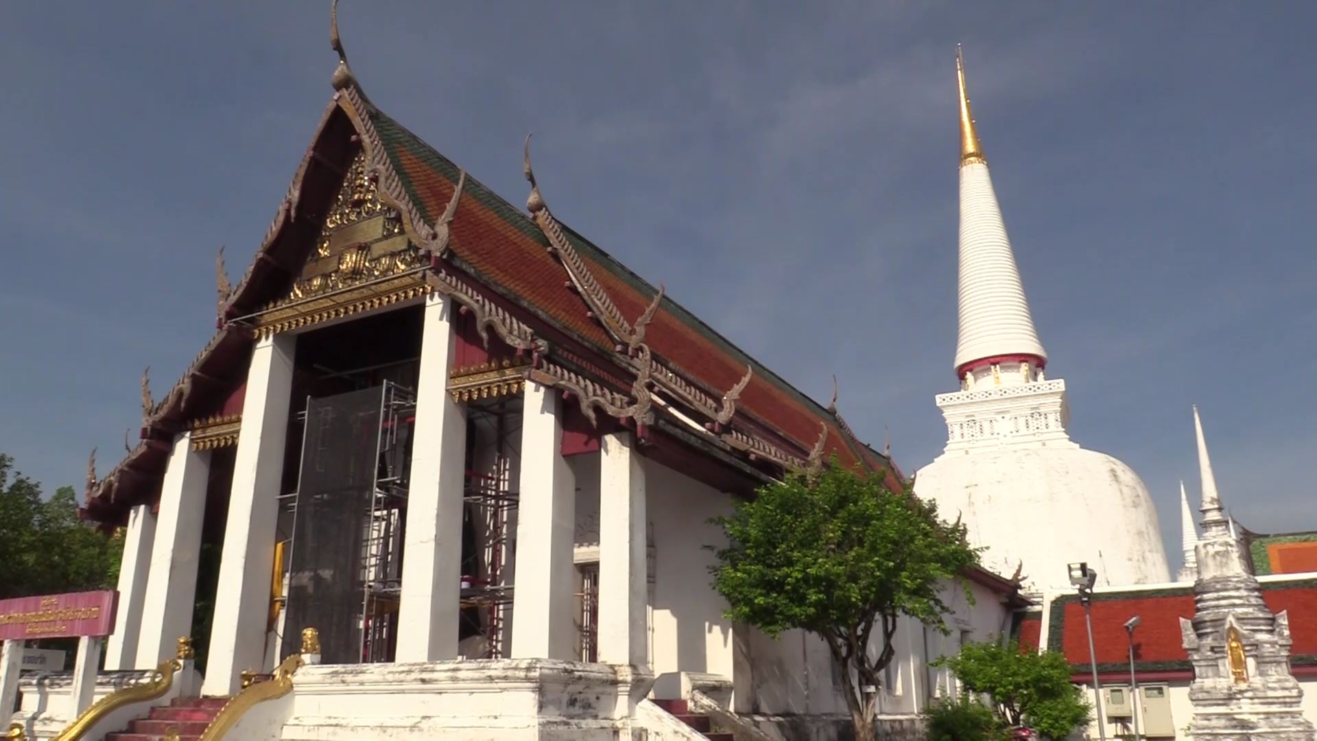 พุทธศาสนิกชนร่วมมืองดกิจกรรมวิสาขบูชาลานพระบรมธาตุเจดีย์ป้องกันโควิด-19
