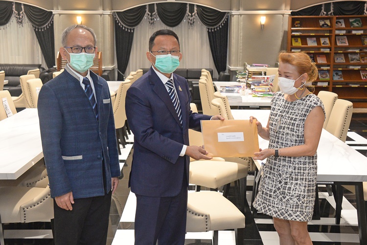 ภรรยาเปรมชัย ดักยื่นหนังสือ-ใบรับรองแพทย์  รมว.ยุติธรรม ร้องขอย้ายสามีไปรักษาตัวหลังป่วย 7 โรคเรื้อรัง 