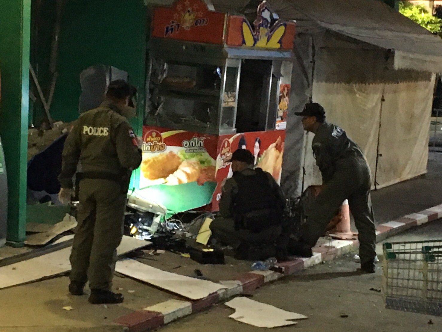 คนร้ายระเบิดตู้เอทีเอ็มยกกล่องเก็บเงิน ตร.เร่งตรวจสอบกล้องวงจรปิดตามล่าตัว