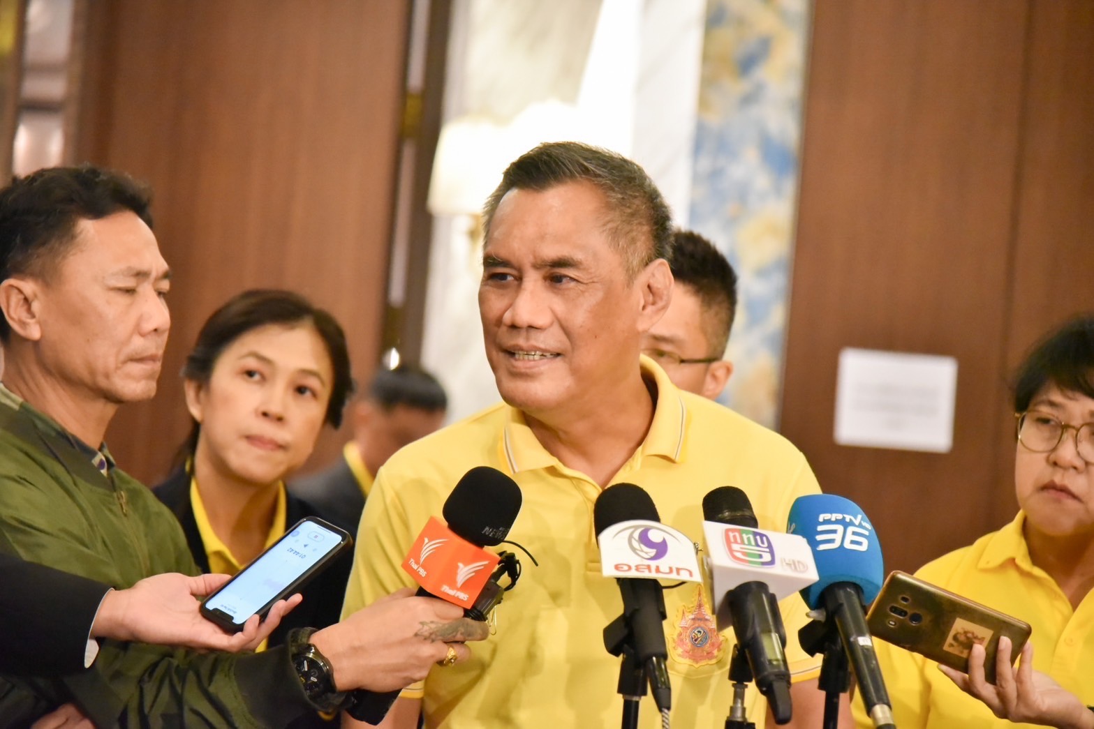 "ปธ.กกต." แจงปรับปรุง "คณะที่ปรึกษากฎหมาย" ตามความเหมาะสม ไม่เกี่ยว "สุรพล" เป็นพยาน "คดียุบก้าวไกล"  
