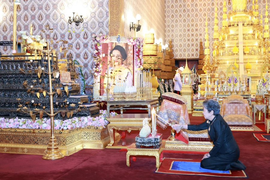 หม่อมเจ้าศรีสว่างวงศ์ ยุคล ทรงบำเพ็ญพระราชกุศลถวายพระบรมศพ "พระพันปีหลวง"