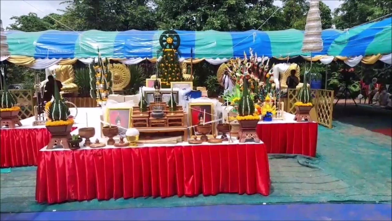 ลูกศิษย์แห่ร่วมงานเททองส่องเลขเด็ดวัดป่าภูจันทร์หอม อไชยวาน