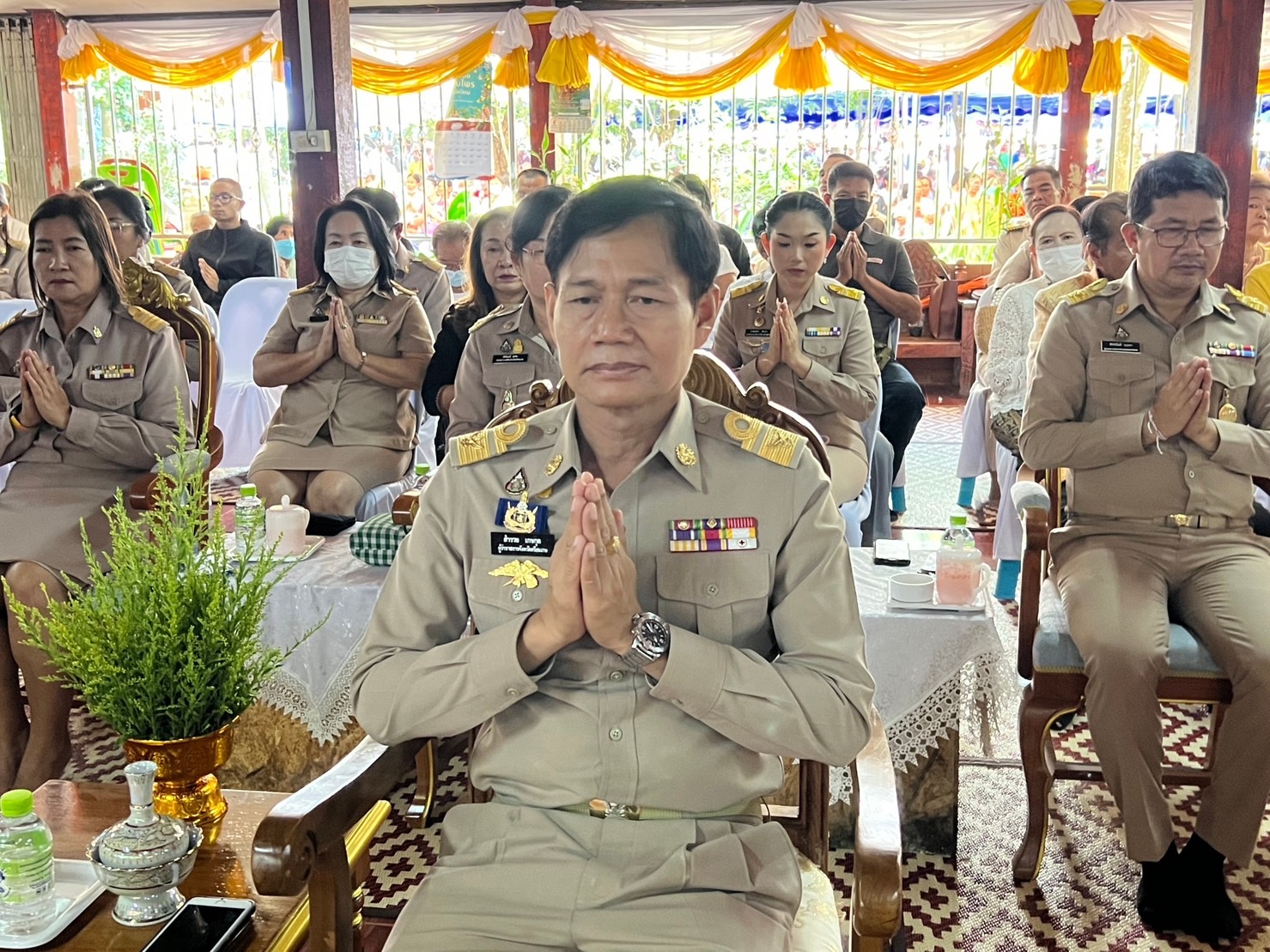  ผู้ว่าฯ ศรีสะเกษเป็นประธานวางศิลาฤกษ์สร้างเจดีย์บรรจุอัฐิผู้เสียชีวิตจากโควิด-19 ทอดผ้าป่าบุญมหาสังฆทานรวมญาติ