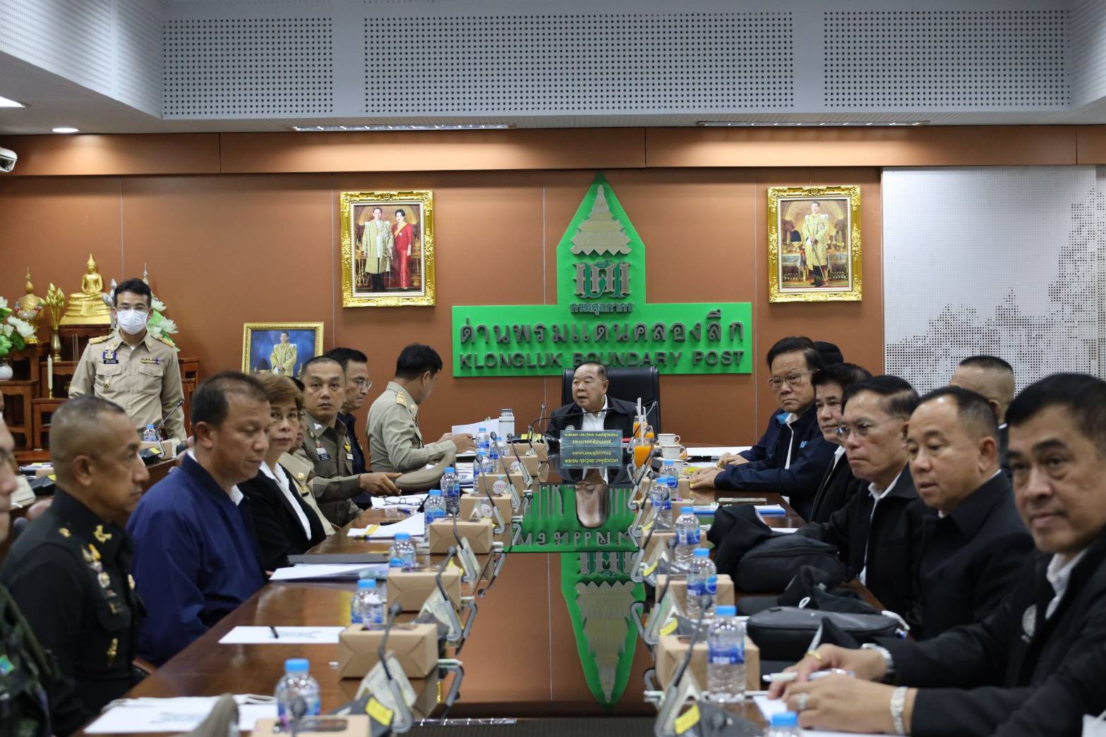 "บิ๊กป้อม" ควง "ธรรมนัส" ลงพื้นที่ติดตามความพร้อมเปิดจุดผ่านแดนถาวรสะพานมิตรภาพไทย -กัมพูชา อ่างเก็บน้ำแซร์ออ
