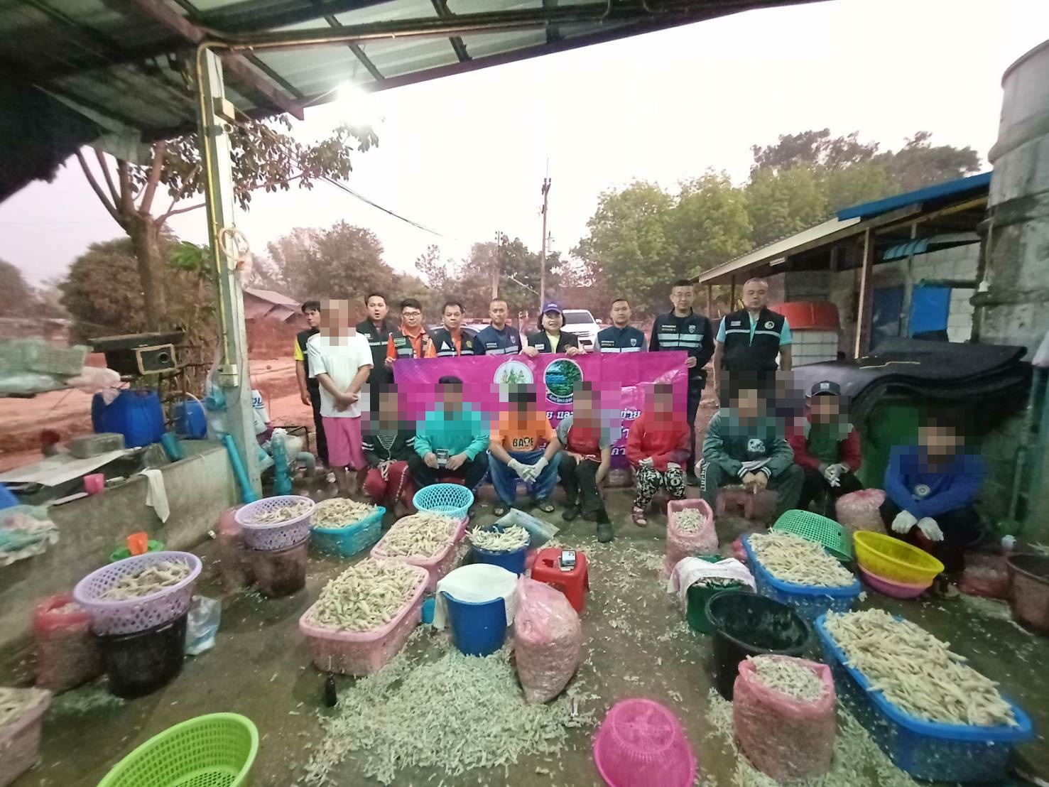 แทบอ้วก! เบื้องหลังเล็บมือนาง คนใช้ปากกัดตีนไก่ จี้ สำนักงานสาธารณสุขจังหวัดหนองคาย ลงพื้นที่ตรวจด่วน