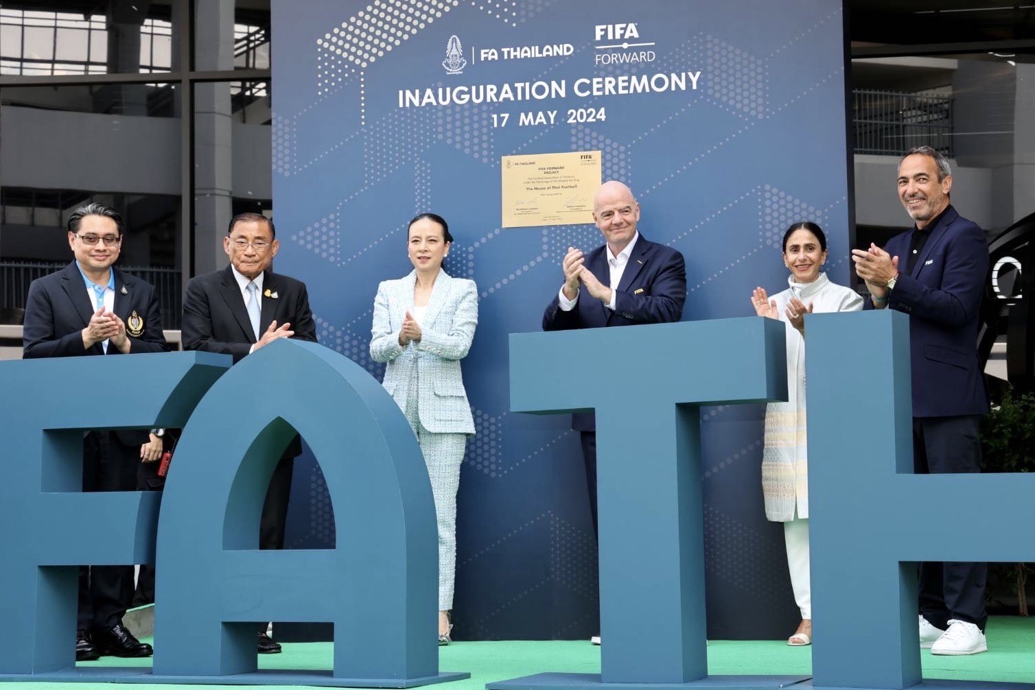 ก้าวสู่ 109 ปี ! "ปธ.ฟีฟ่า-มาดามแป้ง"  ร่วมลงนามเปิด อาคาร FA THAILAND อย่างเป็นทางการ