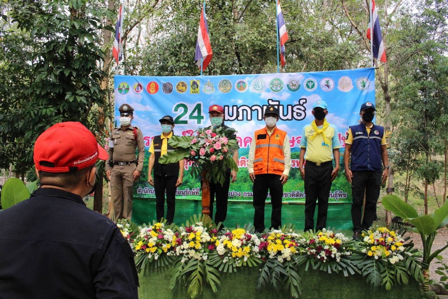 จิตอาสามณฑลทหารบกที่ 32 หน่วยงานป่าไม้ฯ  รณรงค์ให้ปลอดควันพิษจากไฟป่า  