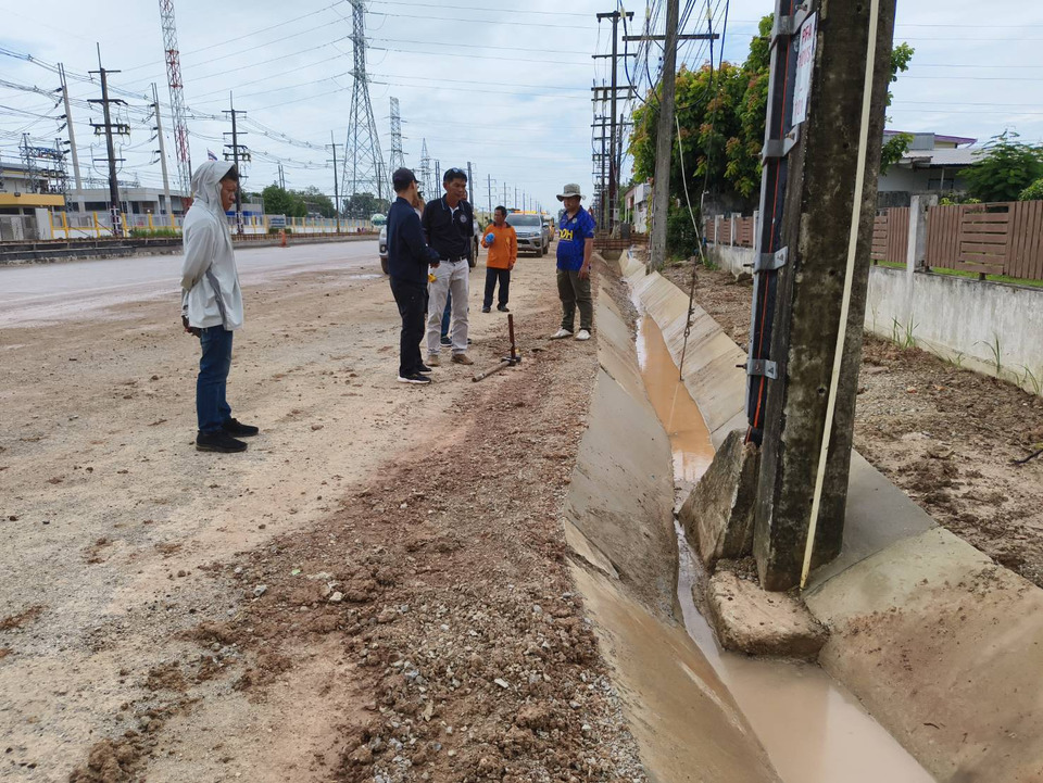ปปช.สกลนคร ลงพื้นที่ตรวจโครงการฟื้นฟูทางหลวง หลังโซเชียลวิจารณ์ท่อระบายน้ำคร่อมเสาไฟฟ้า 