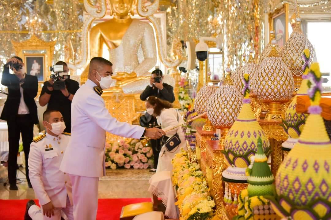 องคมนตรีร่วมทอดผ้าป่าสนับสนุนทุนเล่าเรียนหลวงสำหรับพระสงฆ์ไทยวัดวีระโชติธรรมาราม 