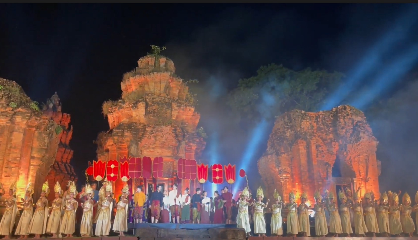 สุรินทร์ สุดยิ่งใหญ่ตระกาลตา หนึ่งเดียวในโลกมีให้ชมปีละครั้ง! งานแสงสีเสียงปราสาทศีขรภูมิ