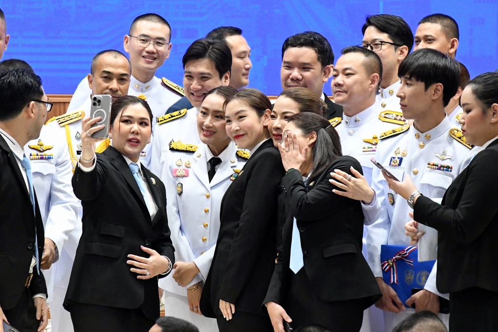 ปิดหลักสูตรมินิ วปอ.รุ่น 1 นายกฯอิ๊งค์เซลฟี่เพื่อนร่วมรุ่นคึกคัก 