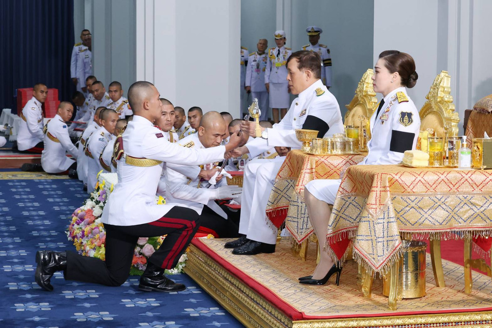 "ในหลวง-พระราชินี" พระราชทานกระบี่–ปริญญาบัตรนายทหารและแพทย์ทหาร ปี 2567 