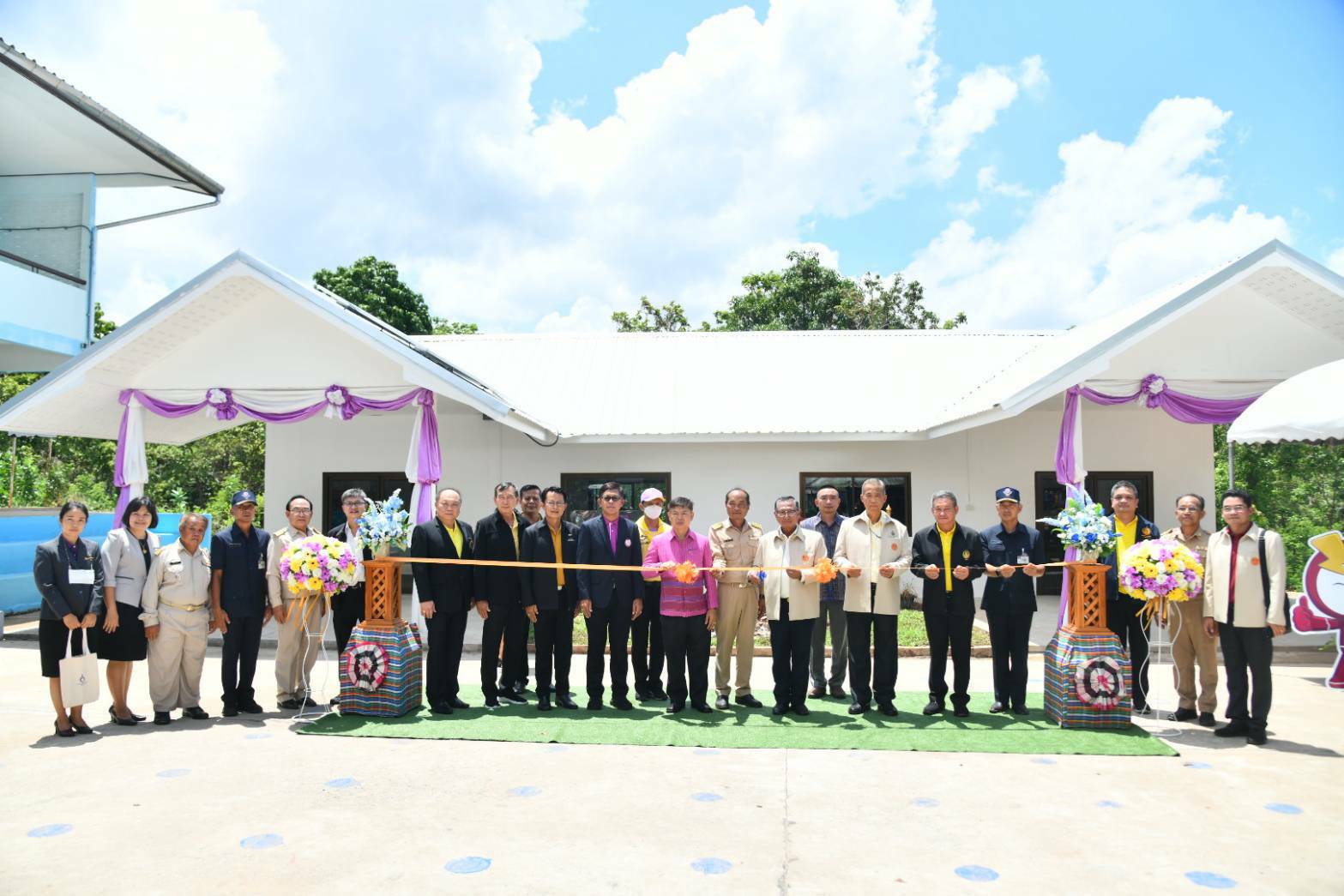 "ศุภชัย สมเจริญ" ปธ.ส่งมอบการปรับปรุงอาคารห้องสมุด-อุปกรณ์การศึกษาแก่โรงเรียนบ้านวงมน จ.หนองบัวลำภู