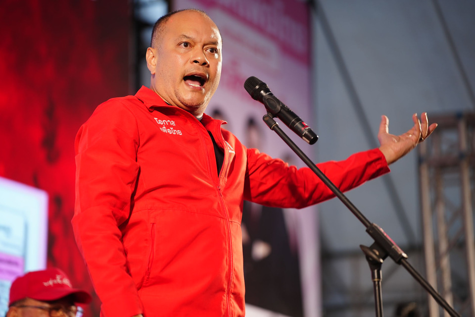 “ณัฐวุฒิ” เดือดเวทีเมืองพล ฟาดอดีต สส.ทิ้งเพื่อไทย ปลุกคนขอนแก่นสั่งสอน เลือก ‘ณัฐพล’ เข้าสภา 