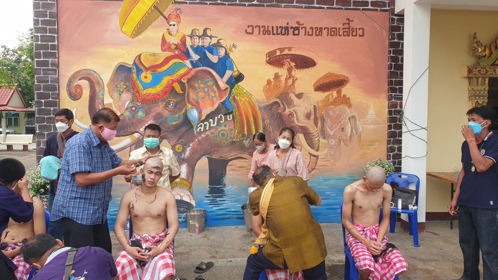 ยิ่งใหญ่อลังการเริ่มแล้วงานประเพณีแห่ช้างบวชนาคชาวไทยพวนบ้านหาดเสี้ยว สุโขทัย