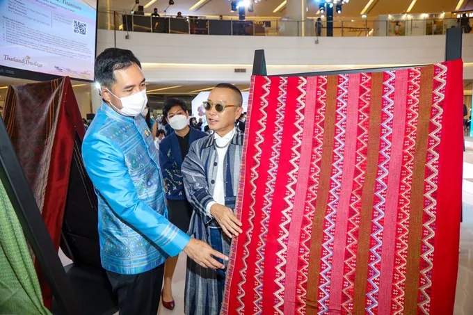 ร่วมเรียนรู้วิถีผ้าไทยอดีตสู่ปัจจุบัน