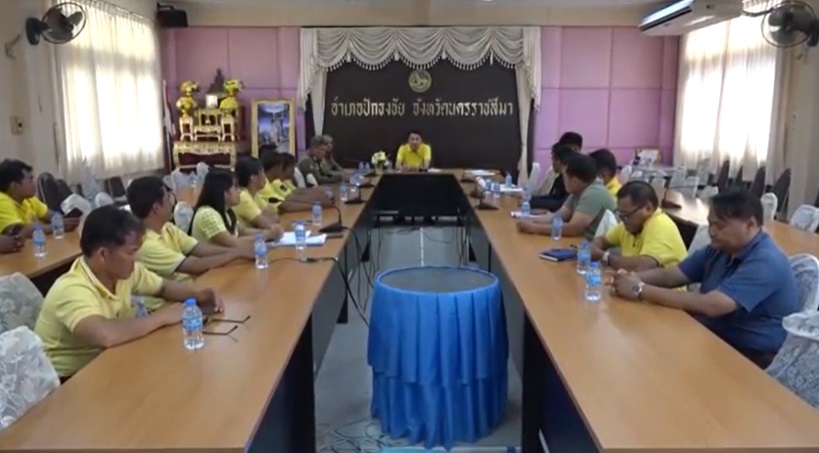 เจ้าของฟาร์มไก่ร้องศูนย์ดำรงธรรมอำเภอปักธงชัยถูกชาวบ้านขวางทางไม่ให้รถขนไก่ผ่านหมู่บ้านทางสาธารณะ