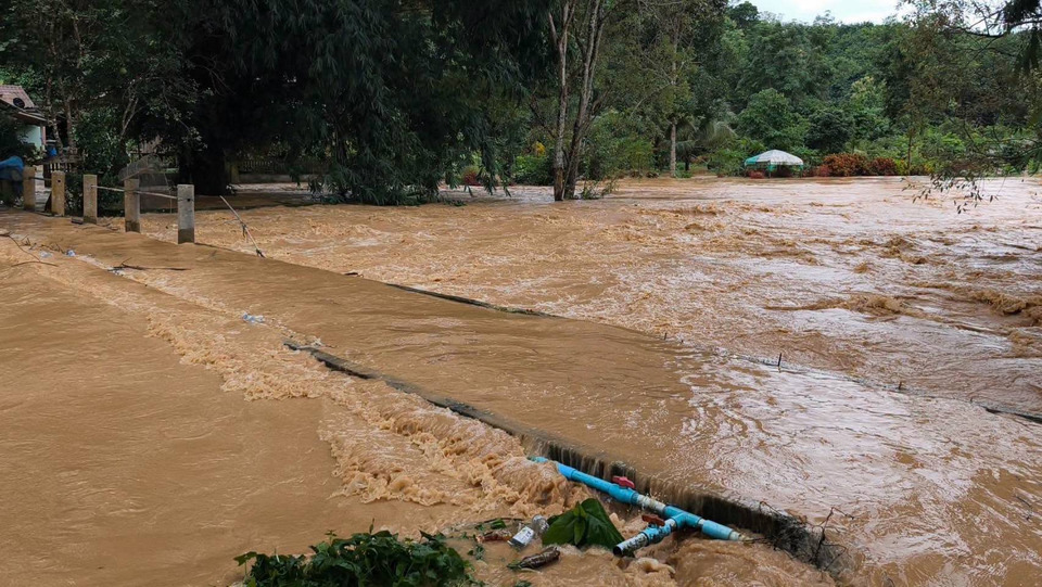 ดอยหลวง แจ้งเตือนประชาชนริมน้ำบงยกของขึ้นที่สูง รับมวลน้ำหลากทะลักท่วมบ้านเรือน-พื้นที่เกษตร