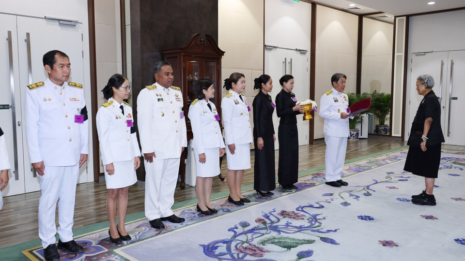 กรมสมเด็จพระเทพฯ พระราชทานพระราชวโรกาสให้คณะบุคคลเฝ้าฯ