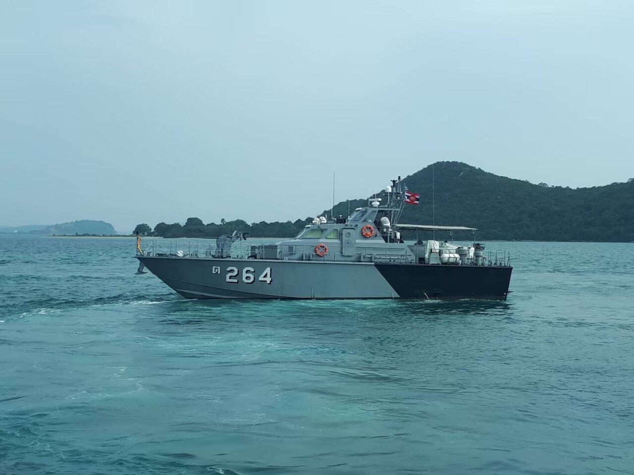 น้ำใจ ทัพเรือภาคที่ 1 เร่งช่วยเหลือเรือประมงเพลาขาดกลางทะเล
