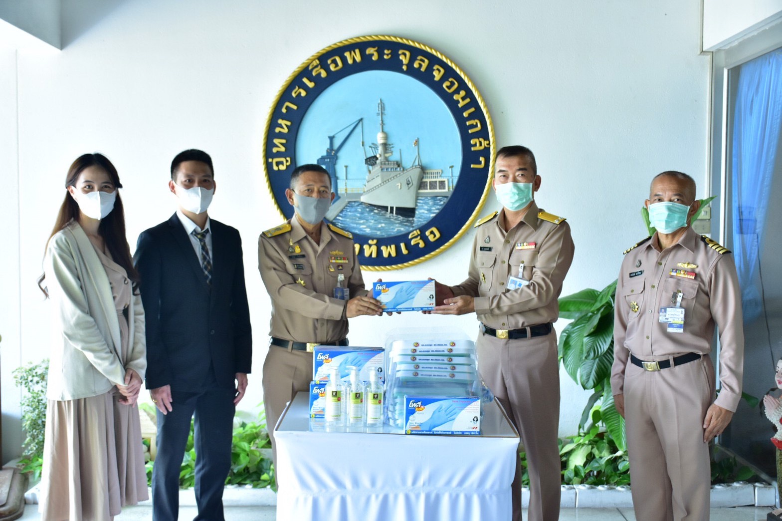 สง.ปรมน.ทร. ร่วม บริษัท พีท แอนด์ เฟรนด์ จำกัด มอบสิ่งของในกิจกรรมป้องกันเรือรบไทย จากภัย COVID-19