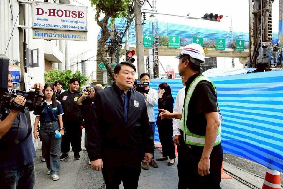 “สิริพงศ์” ลงพื้นที่ ! ติดตามน้ำรั่วซึมเข้าอุโมงค์รถไฟฟ้า แยกวงเวียนใหญ่ ย้ำ รฟม. เร่งแก้ไข ยึดหลักวิศวกรรม-ความปลอดภัยสูงสุด
