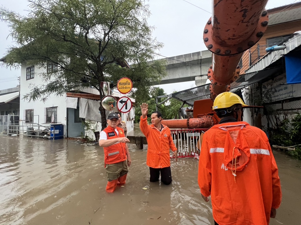 ขอนแก่นเร่งระบายน้ำชุมชนเมือง หลังฝนตกหนัก เตรียมรับมือพายุระลอกใหม่