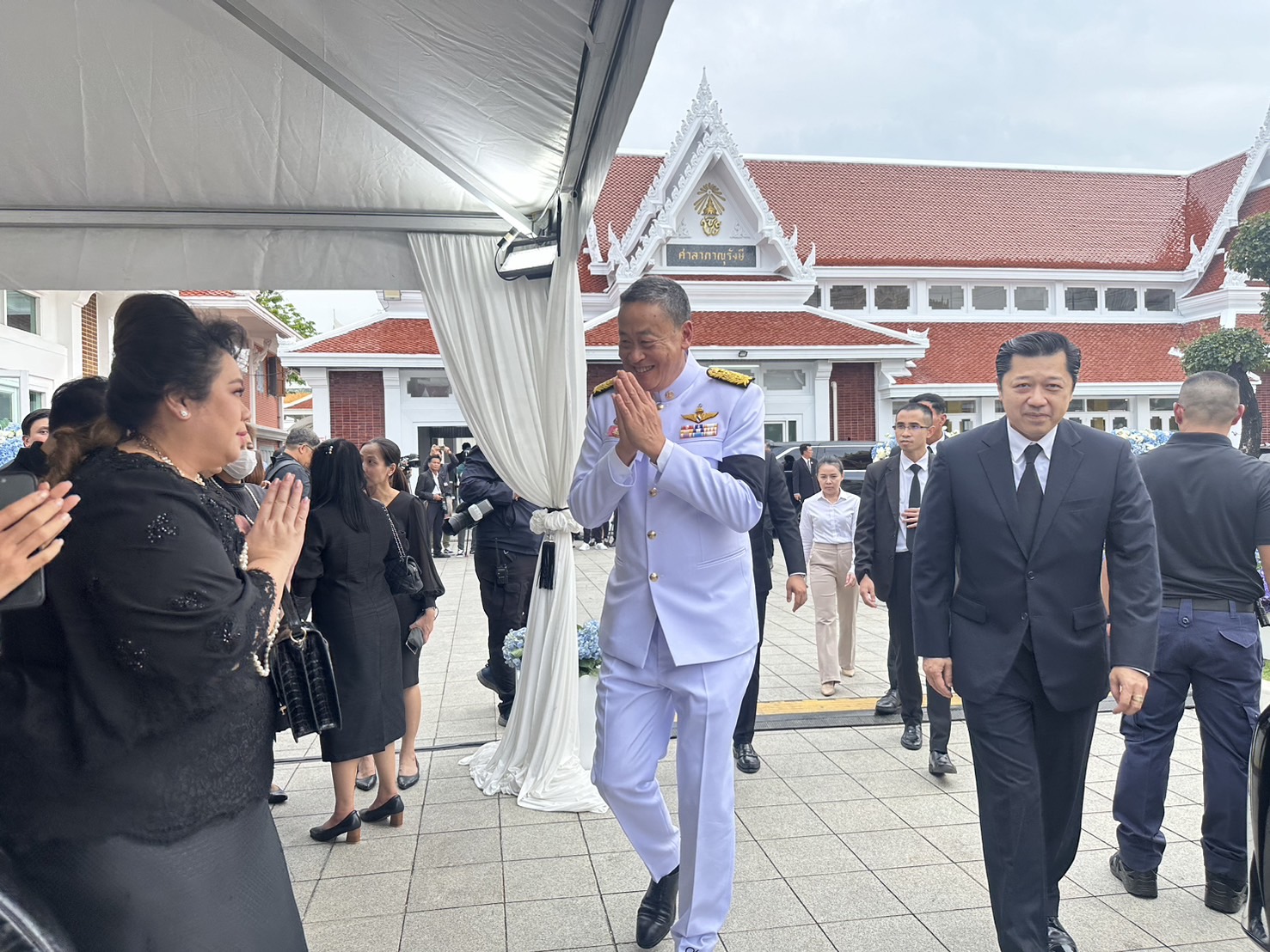 "ในหลวง"โปรดเกล้าฯพระราชทานน้ำหลวงอาบศพ"คุณแม่ชดช้อย ทวีสิน"