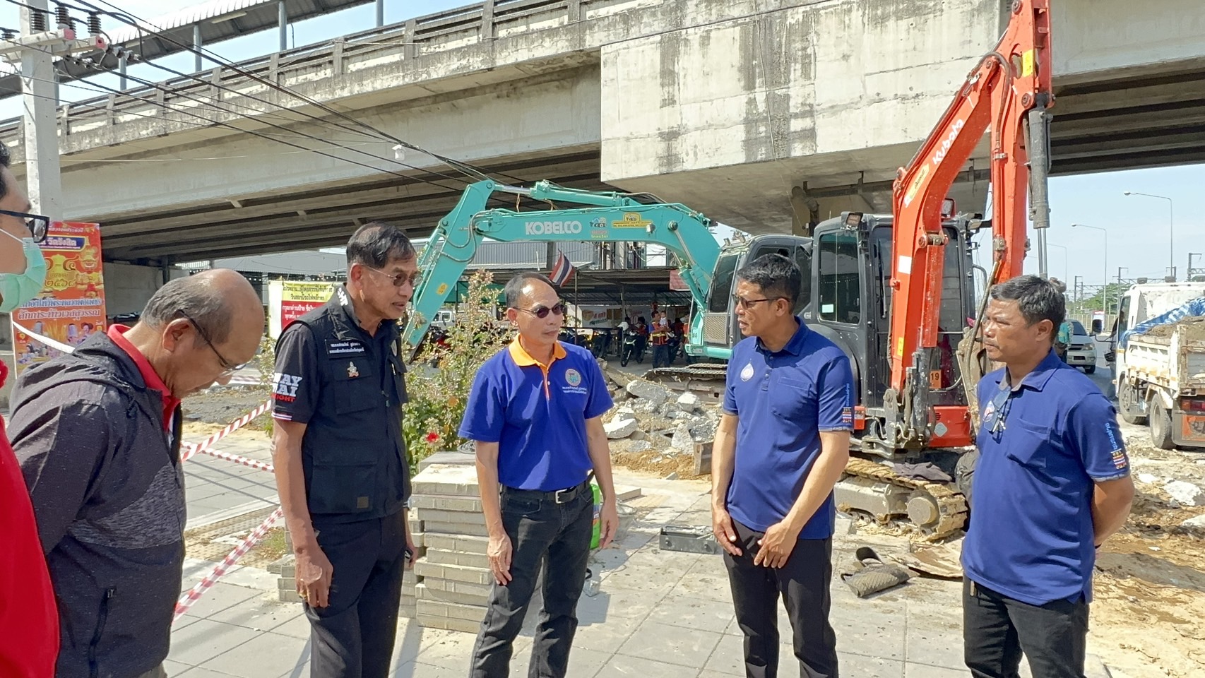 ปทุมธานี อบจ.เร่งเดินหน้าสร้างถนนใช้ฟรีข้างสะพานเข้าเมืองเอก หลังจ่ายเงินค่าผ่านทางเข้าบ้านตัวเองกว่า 10 ปี