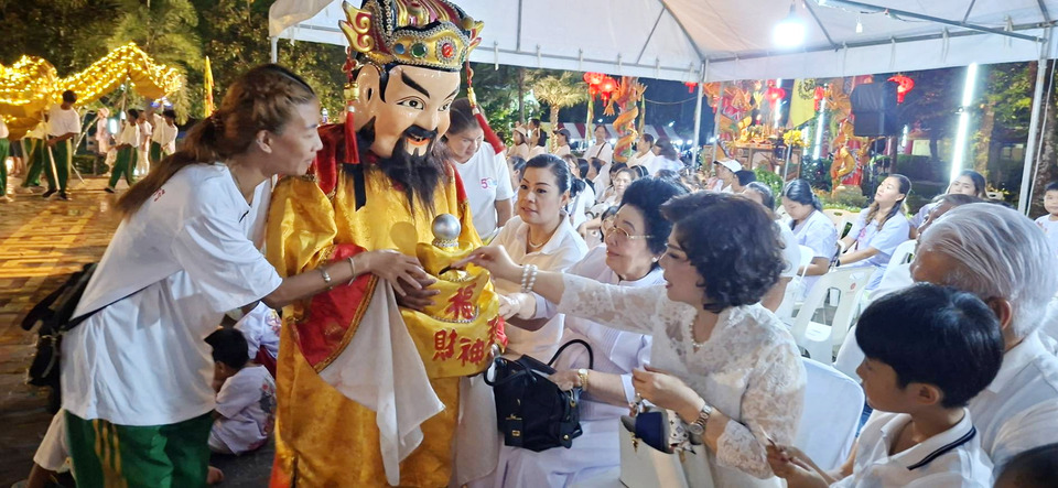 ศาลเจ้าเฉ้งจุ้ยโจวซือ พังงา จัดเลี้ยงอาหารเจฟรี 9 วัน ถวายพระราชกุศล "พระพันปีหลวง"