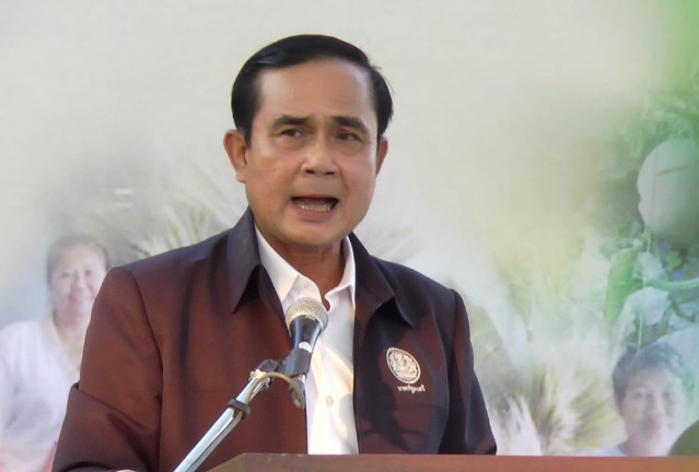 “บิ๊กตู่” เล็งออก ม.44 แก้ปมผู้ประกอบการรายย่อย จ้างแรงงานต่างด้าวผิดกม.