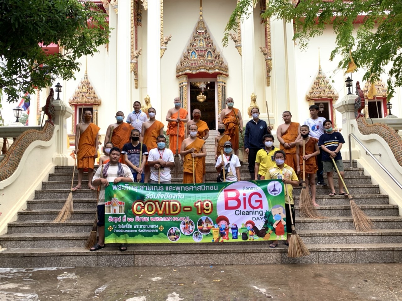 วัดโพธิ์ชัย สู้ COVID-19…คณะสงฆ์วัดโพธิ์ชัย ระดมเจ้าหน้าที่วัด ลูกศิษย์วัด ทำความสะอาดครั้งใหญ่ภายในพระอุโบสถ