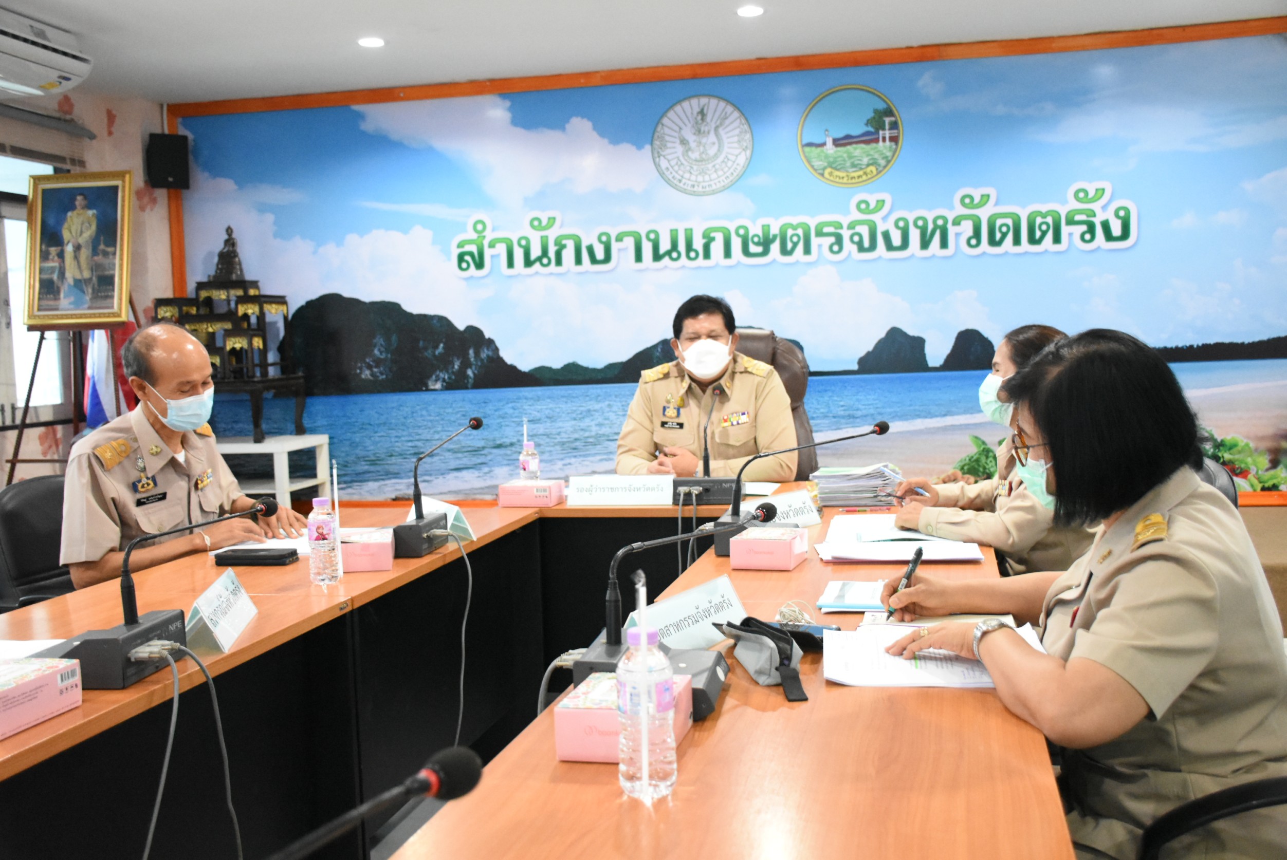 ตรังเร่งช่วยเหลือเกษตรกรผู้เลี้ยงกุ้งอย่างต่อเนื่อง