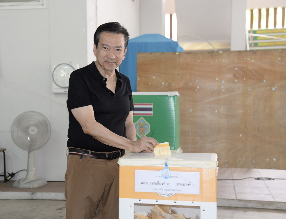 "ชัชวาลล์" ใช้สิทธิ์เลือกตั้งบางซื่อ หวังเห็นเด็กได้เรียนฟรี เป็นกำลังของประเทศ ชี้สัญญาณดี ปชช. ตื่นตัวใช้สิทธิ์